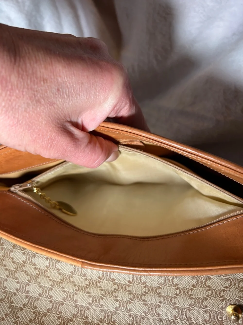 345. Vintage CELINE Macadam PVC and leather beige shoulder bag w/coa - Picture 9 of 14